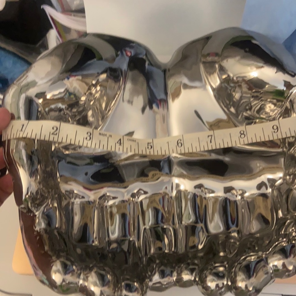 Hands you can put jewelry or quartz